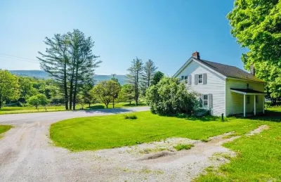 Cozy Farmhouse in Manchester - Short Drive to Multiple Ski Mountains! Hotels near Hildene, The Lincoln Family Home- Welcome Center
