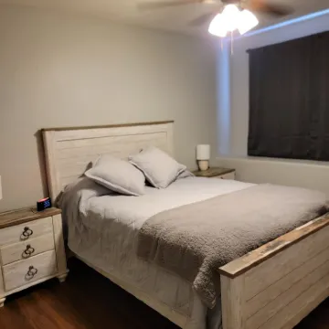 Spacious 5-bedroom house in Charming Mesa with Sparkling Heated Pool