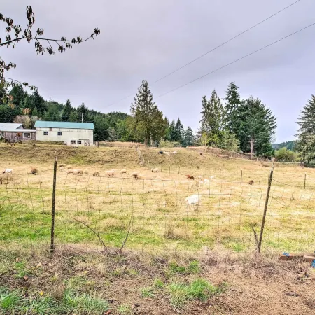Quaint Coquille Getaway Near Beaches and Parks!