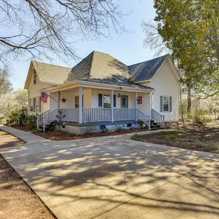 'The Farmhouse' in Fort Lawn w/ Fire Pit & Deck!