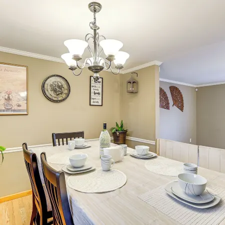 3 Mi to Dover Motor Speedway: Pet-friendly Retreat