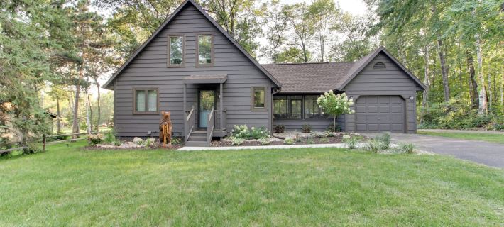 Breezy Point Cabin: Deck w/ Golf Course Views! Hotele w: Breezy Point