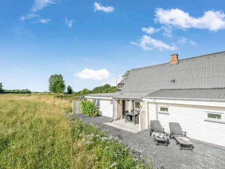 "Anneke" - 1.3km from the sea