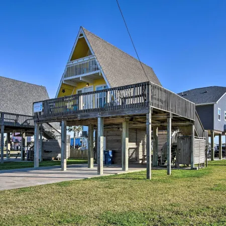 A-Frame Home w/ Deck - 2 Blocks to Surfside Beach!
