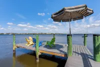 Waterfront Stuart Oasis w/ Hot Tub & Dock! - Kitchens