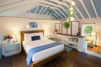 Historic 2BR 2BA Island Cottage on Private Estate فنادق في 