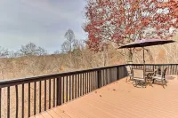 Deck & Game Room: Blue Ridge Mountain Cabin! - Wifi