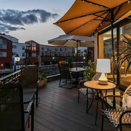 Gorgeous Lake Front Home, Central Location