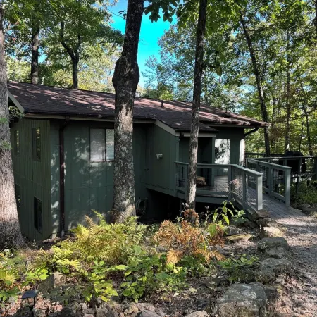 Walk to Wintergreen. Hot Tub. Hiking off Property. Cozy 4 BR home.