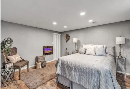 Private Hot Tub, Home Theater, Pool Table! Отели рядом с достопримечательностью «Парк Хоскинсон»