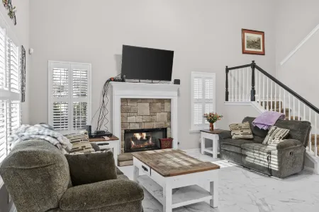 New to Vrbo! Jefferson Poolside Escape w/ pool!