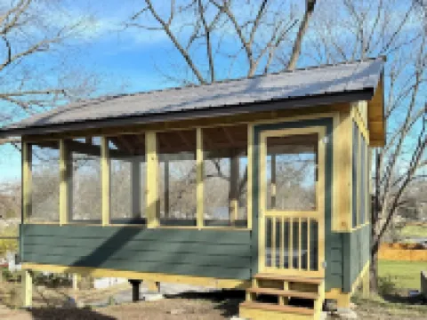 Gorgeous Historic Victorian - 4 bedrooms 2 bathrooms - 4 Blocks Walk to Town Hotels in Ste. Genevieve County