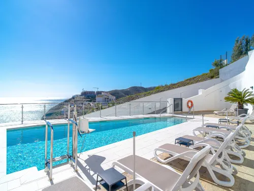 Apartment in Nerja with Sea Views & Pool - 4-نجوم