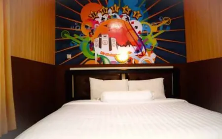 Votel Hotel Tulungagung Отели в г. Тулунгиган