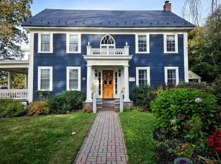 The Inn Crowd Bed and Breakfast