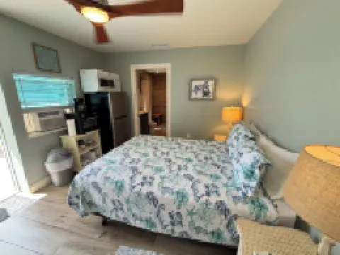 Amazing Private Suite Large Bathroom 3.3mi to Beach Close 2 Everything Updated