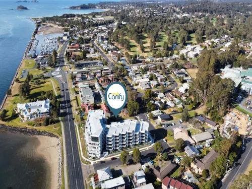 Exquisite 1-Bed Apartment with Bay Views