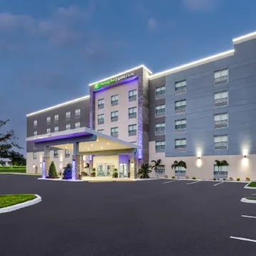 Holiday Inn Express & Suites TAMPA STADIUM - AIRPORT AREA by IHG Отели рядом с достопримечательностью «Зоопарк Лоури»
