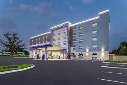Holiday Inn Express & Suites TAMPA STADIUM - AIRPORT AREA by IHG Hotel dekat Tampa Museum of Art
