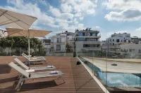 Metropolitan Hotel - Pools
