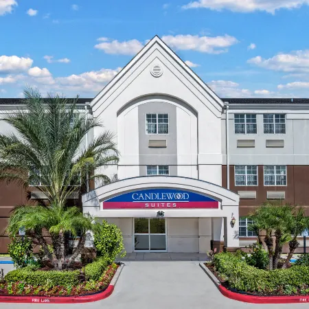Candlewood Suites GALVESTON by IHG Отели рядом с достопримечательностью «Парк Муди Гарденс Аттракшенс Тем»
