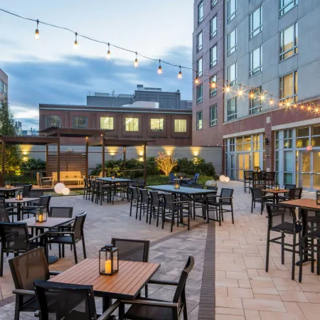 Le Meridien Boston Cambridge Отели рядом с достопримечательностью «Бэк Бэй Фенс»