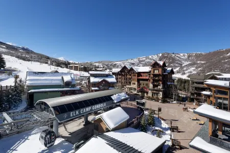 The Ultimate Ski-in/Ski-Out Luxury Penthouse Retreat in Snowmass Base Village!