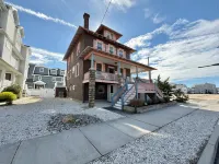 Classic Large Victorian Shore Home Sleeps 14 One Block from Beach