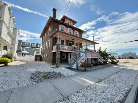 Classic Large Victorian Shore Home Sleeps 14 One Block from Beach