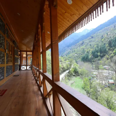 Tirthan Village Resort