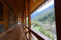 Tirthan Village Resort - pemandangan pegunungan