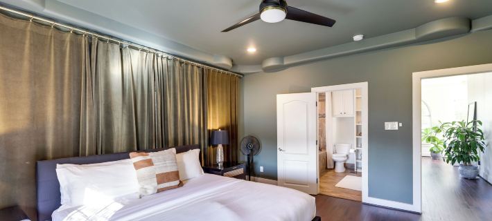 5 Mi to Dtwn Austin: Vibrant Home w/ Patio Hotels in Montopolis