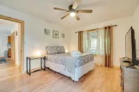 Spacious Rustic Helen Abode ~ 1/2 Mi from Tubing! - 3-Star