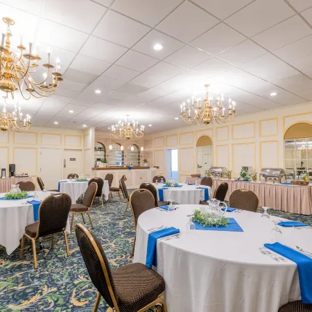 Senator Inn & Spa
