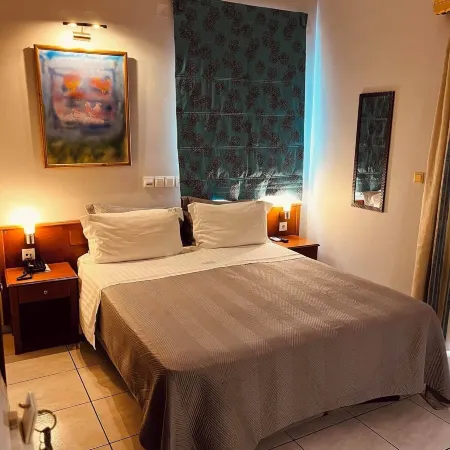 Triton Hotel Piraeus