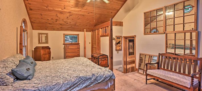 Beautiful Jay Peak Home Near Creek and Waterfalls! Hotéis em Jay