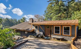 Rustic River Retreat • Hot Tub • Arcade • Beach