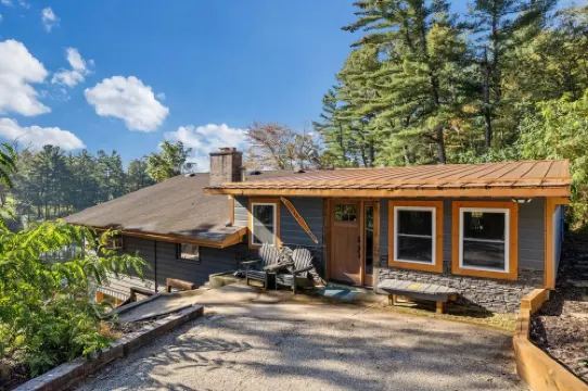 Rustic River Retreat • Hot Tub • Arcade • Beach