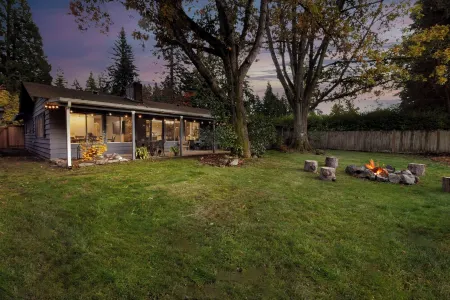 Ranch house in Bridal Trails Отели рядом с достопримечательностью «JG Redmond II»