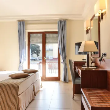 Suites & Residence Hotel Отели рядом с достопримечательностью «Бассейн «Скандоне»»