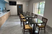 Days Inn by Wyndham McDonough - Breakfast