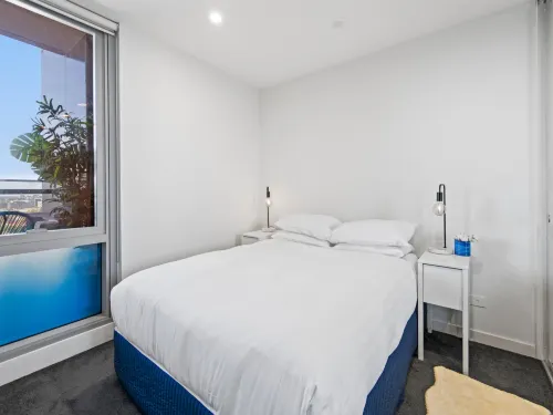 Chic 1-Bed with Balcony Views and Amenities