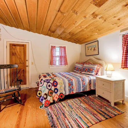 Trail Access & Tranquil Setting: Franklin Retreat!