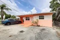 3 Mi to Dania Beach Pier: Convenient Apartment! - Condos