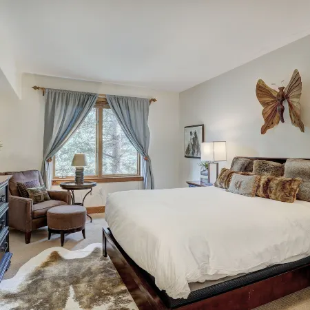 2 Br Condo Arrowhead Village, Walking Distance to Lift