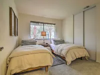 Well-Appointed Condo Across Street from UC Davis! Hotels in Davis