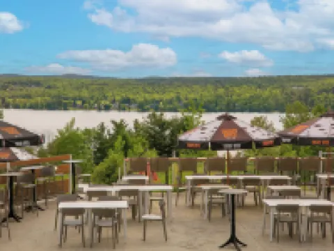 Au Sommet du Lac Magog Hotels in Magog