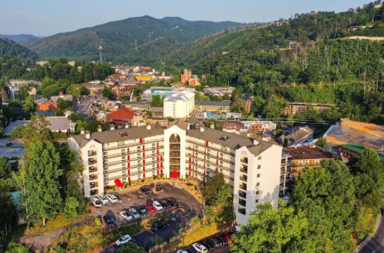 Steps to Eats & Shops! Stylish Gatlinburg Condo
