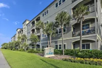 Miramar Beach Condo w/ Pool - Walk to Beach! - balcón