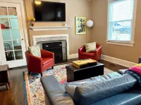 Entire home, charming 3-2 near the Marietta square!
